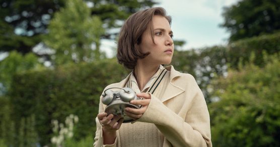 photo of actor Mia McKenna Bruce as Lady Eileen 'Bundle' Brent in Agatha Christie's Seven Dials