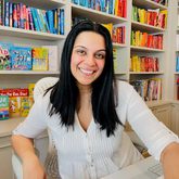 Rashmi Sirdeshpande sat in front of book cases